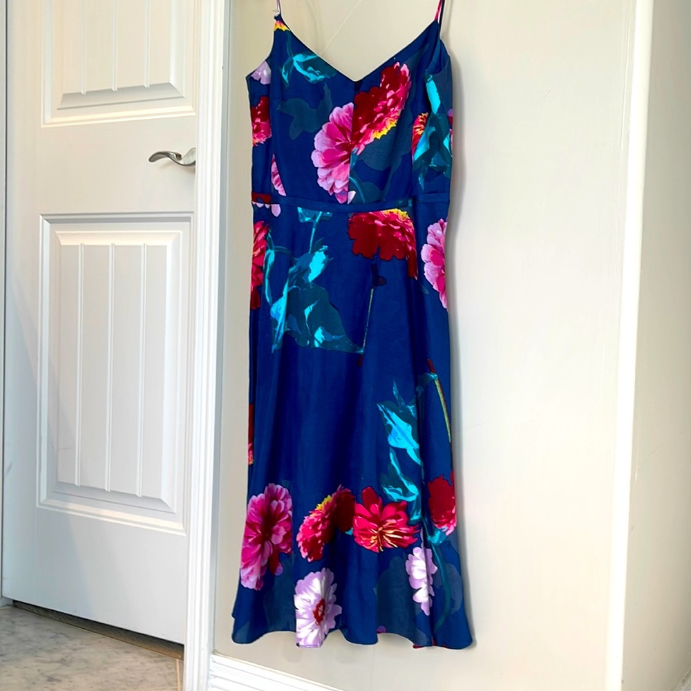 Pretty sundress, from Banana Republic. Size 2. MIDI length. Blue floral